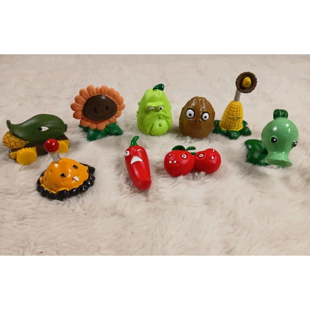 Plants‎ Vs. Zombies Large Lot of 9 Figures cake topper toys used